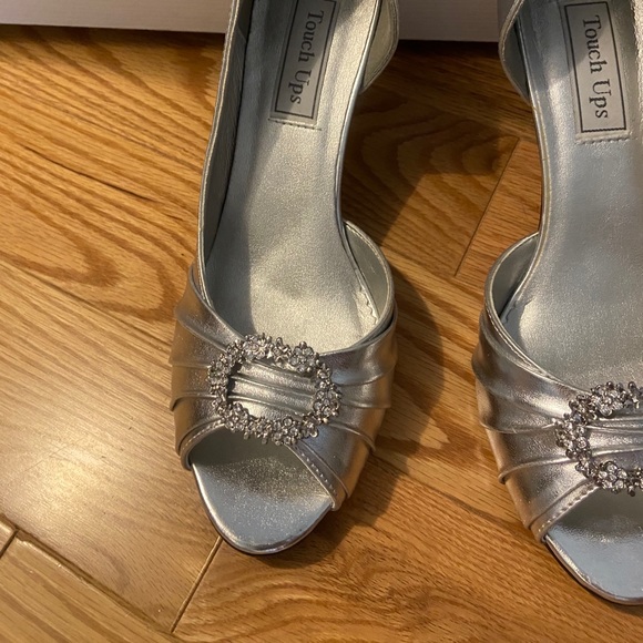 Silver touch ups heels by Benjamin Walk - Picture 3 of 6